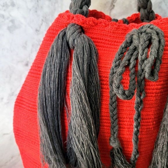 Wayuu handmade bag with large tassel solid colors azalea and grey - Picture 2 of 6